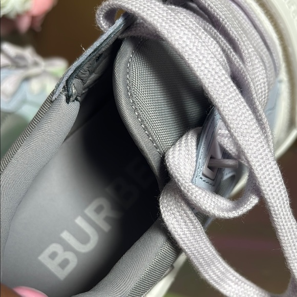~BURBERRY~ Ramsey Lilac and Pale Gray Sneakers - Picture 11 of 12